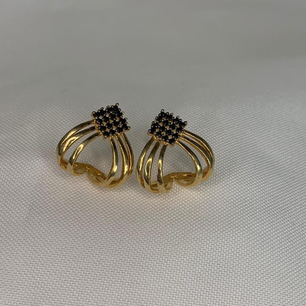 Brinco 3 Linhas cada Lado Cravejado Preto