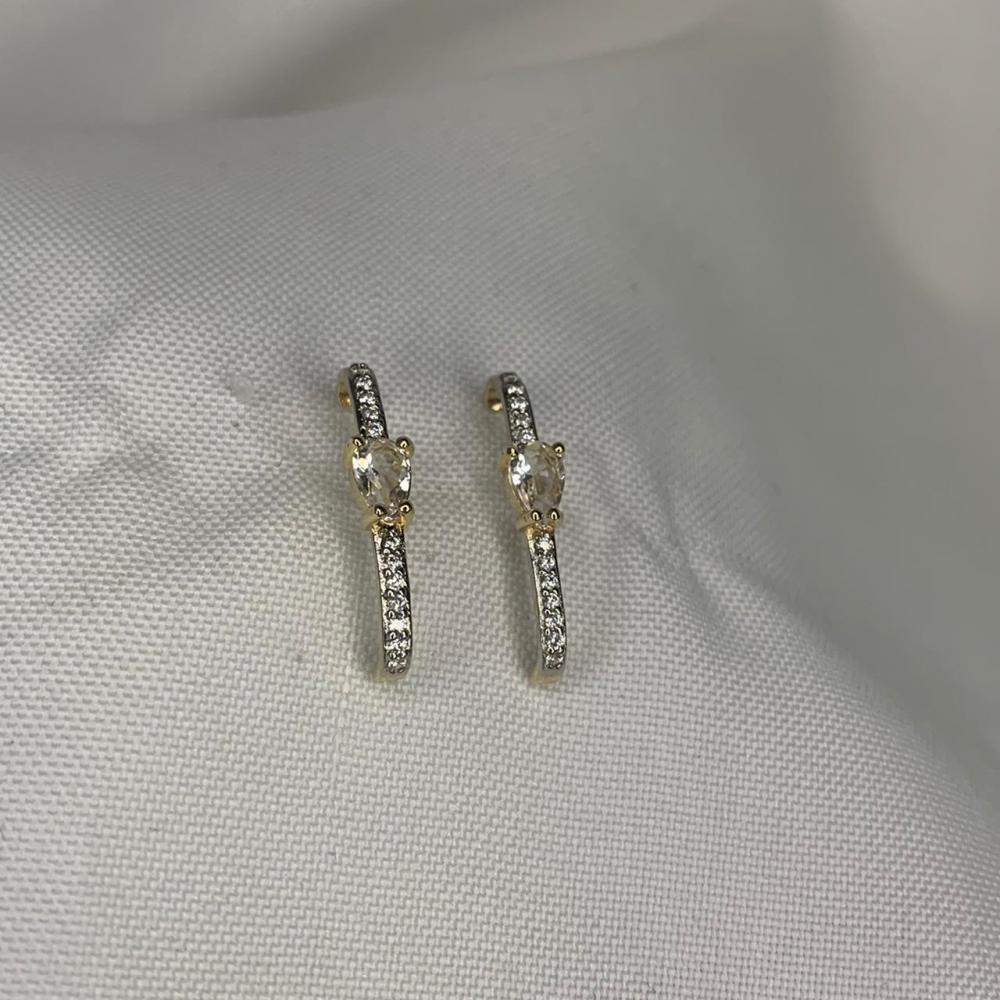 Brinco Linha Cravejada Com Ponto de Luz 4 Garras