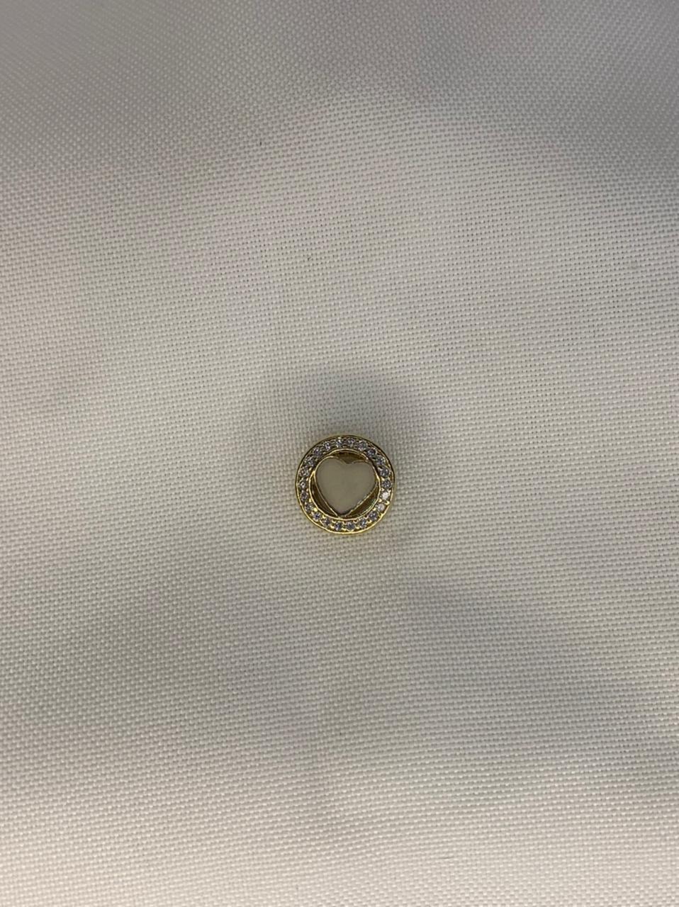 Círculo Cravejado com Coração Branco