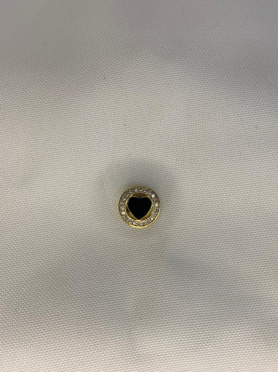 Círculo Cravejado com Coração Preto