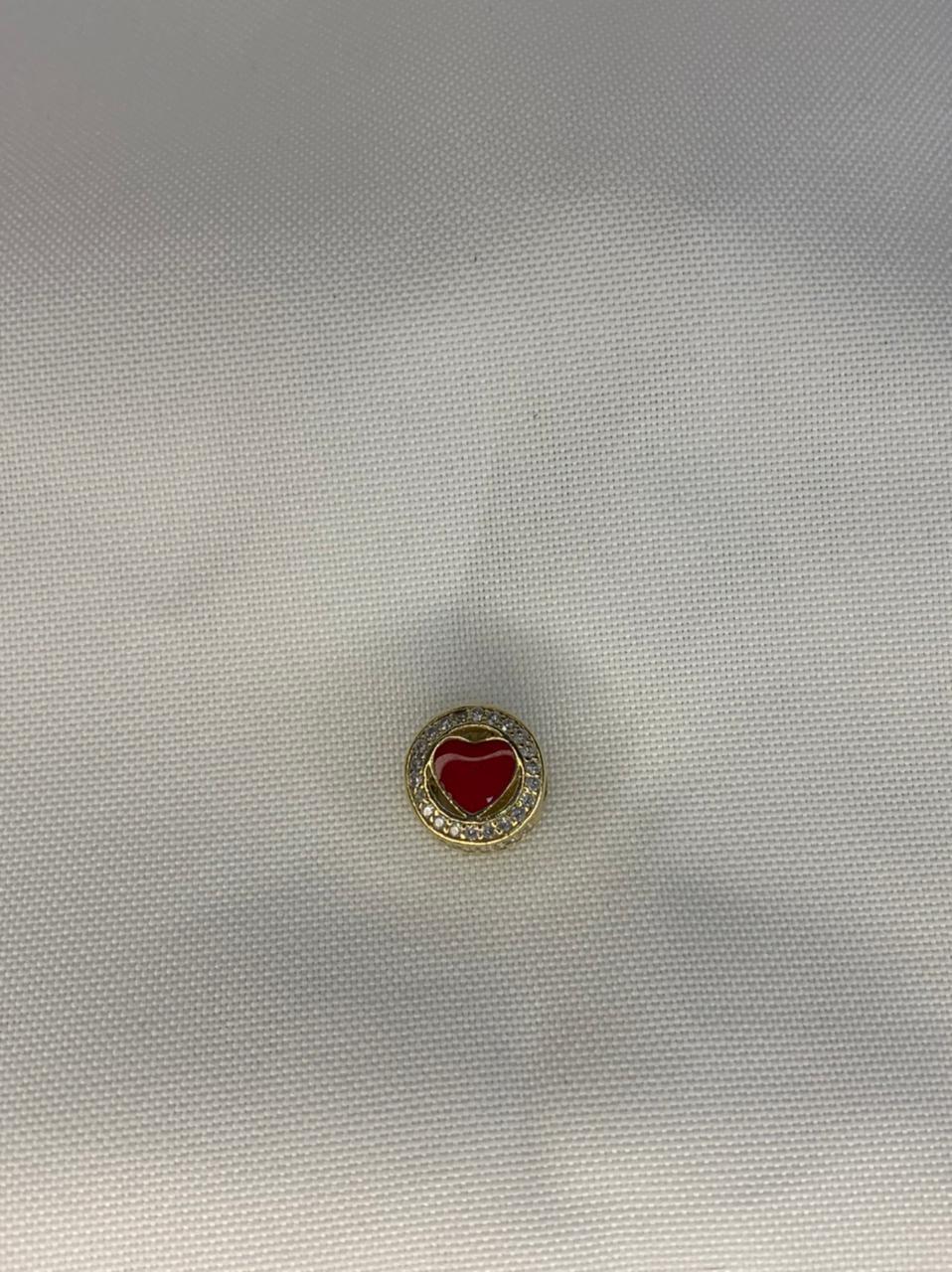 Círculo Cravejado com Coração Vermelho