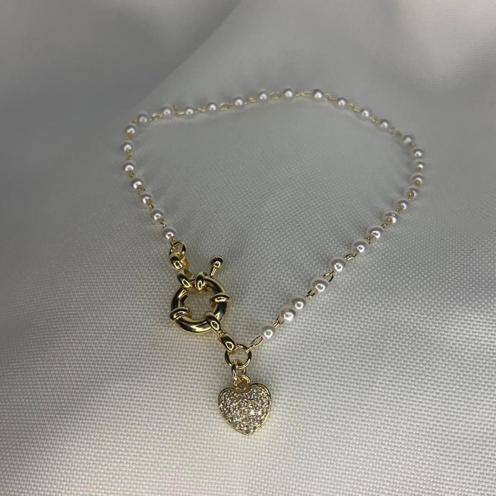 Pulseira Perolas Fecho Boia com Pingente de Coração Cravejado