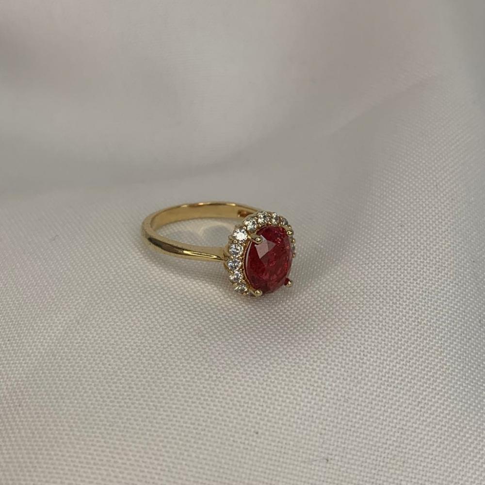 Anel Cravejado com Pedra de Zircônia Vermelha