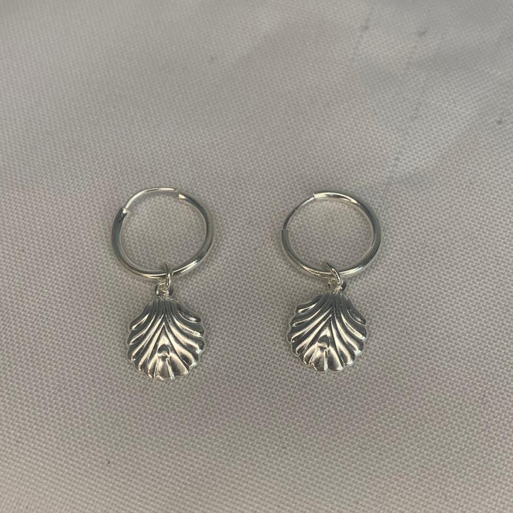 Brinco Argola com Pingente Concha