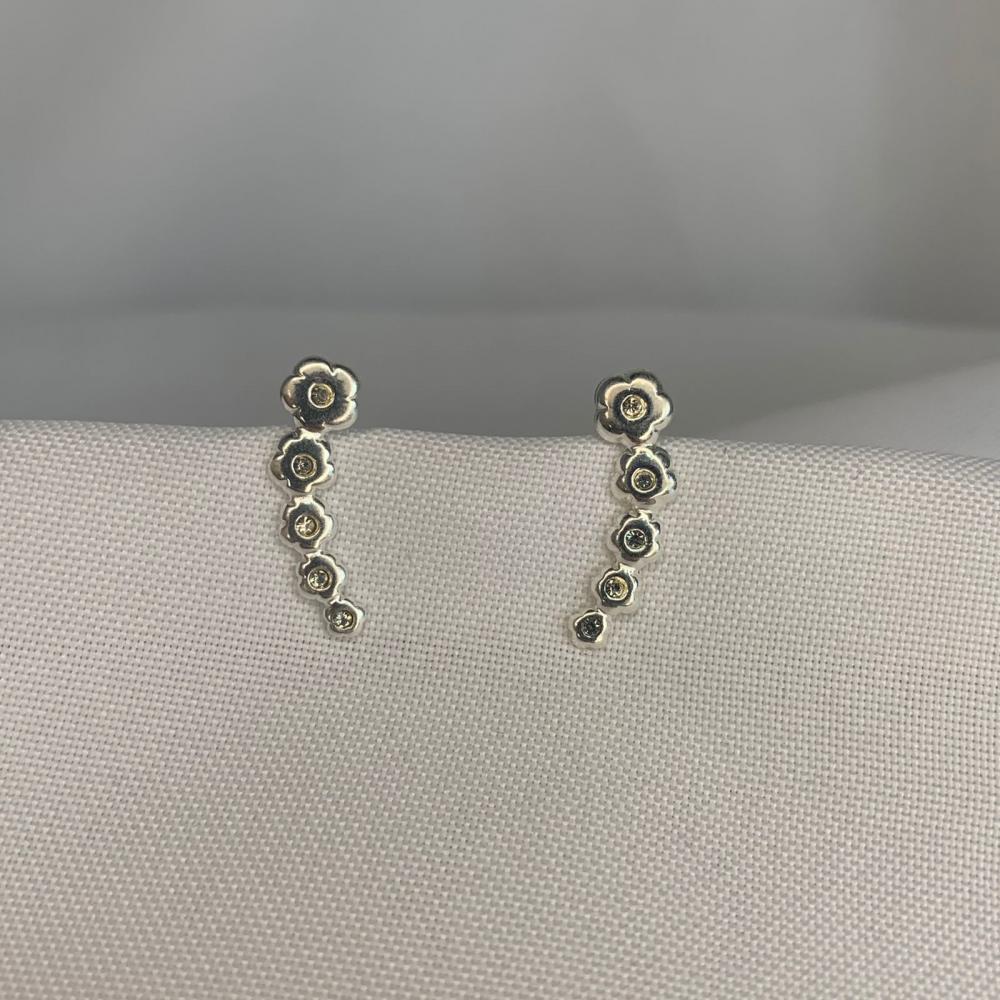 Brinco Ear Cuff 5 Flores com Ponto de Luz