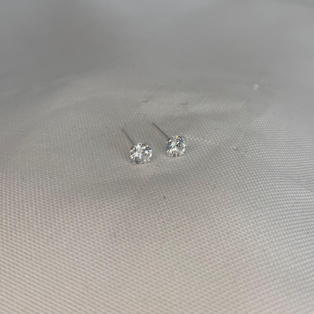 Brinco Ponto de Luz Médio 4 Garras