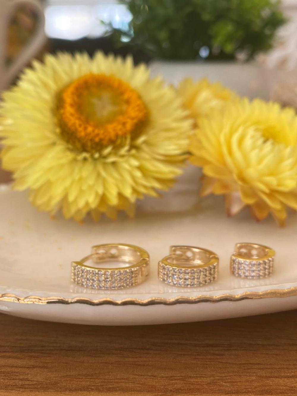 Brinco Trio Coração Argola Click 2 Linhas Cravejadas com Bolinhas Dourada