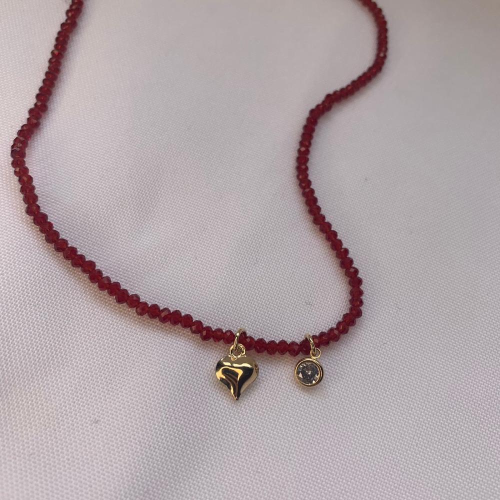 Colar Bolinhas Vermelho com Pingente de Coração e Ponto de Luz
