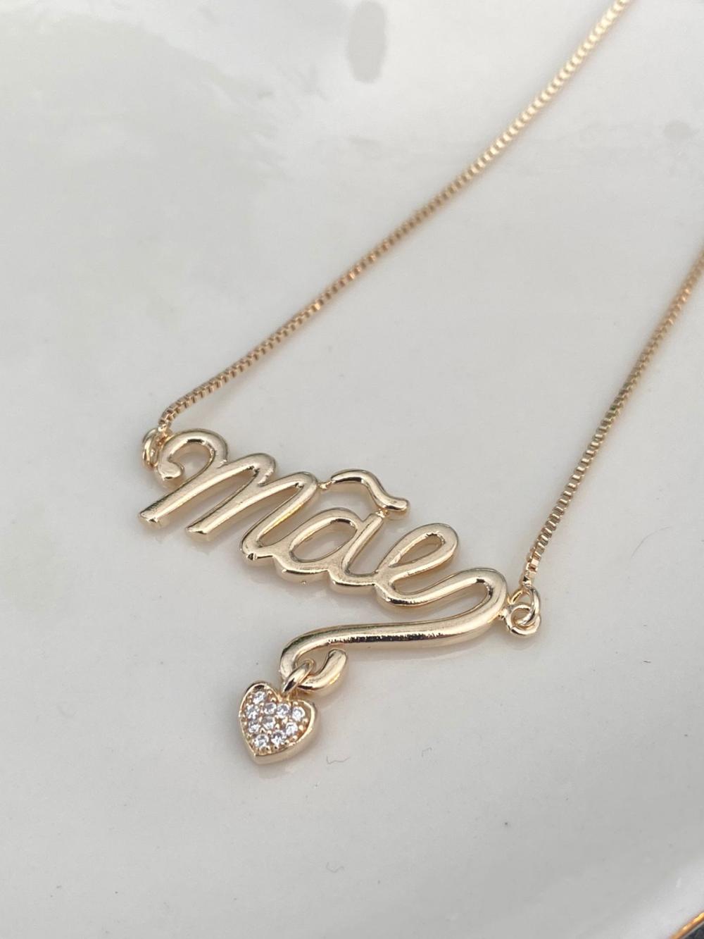 Colar Mão com Coração Cravejado