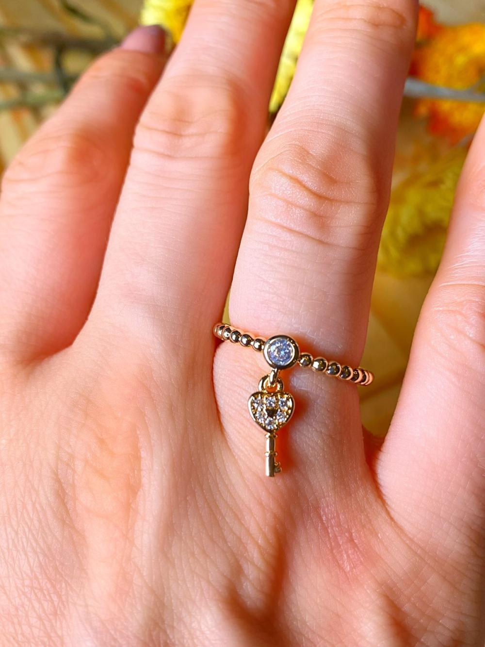 Anel Com Bolinhas e Ponto de Luz com Pingente Chave Cravejada