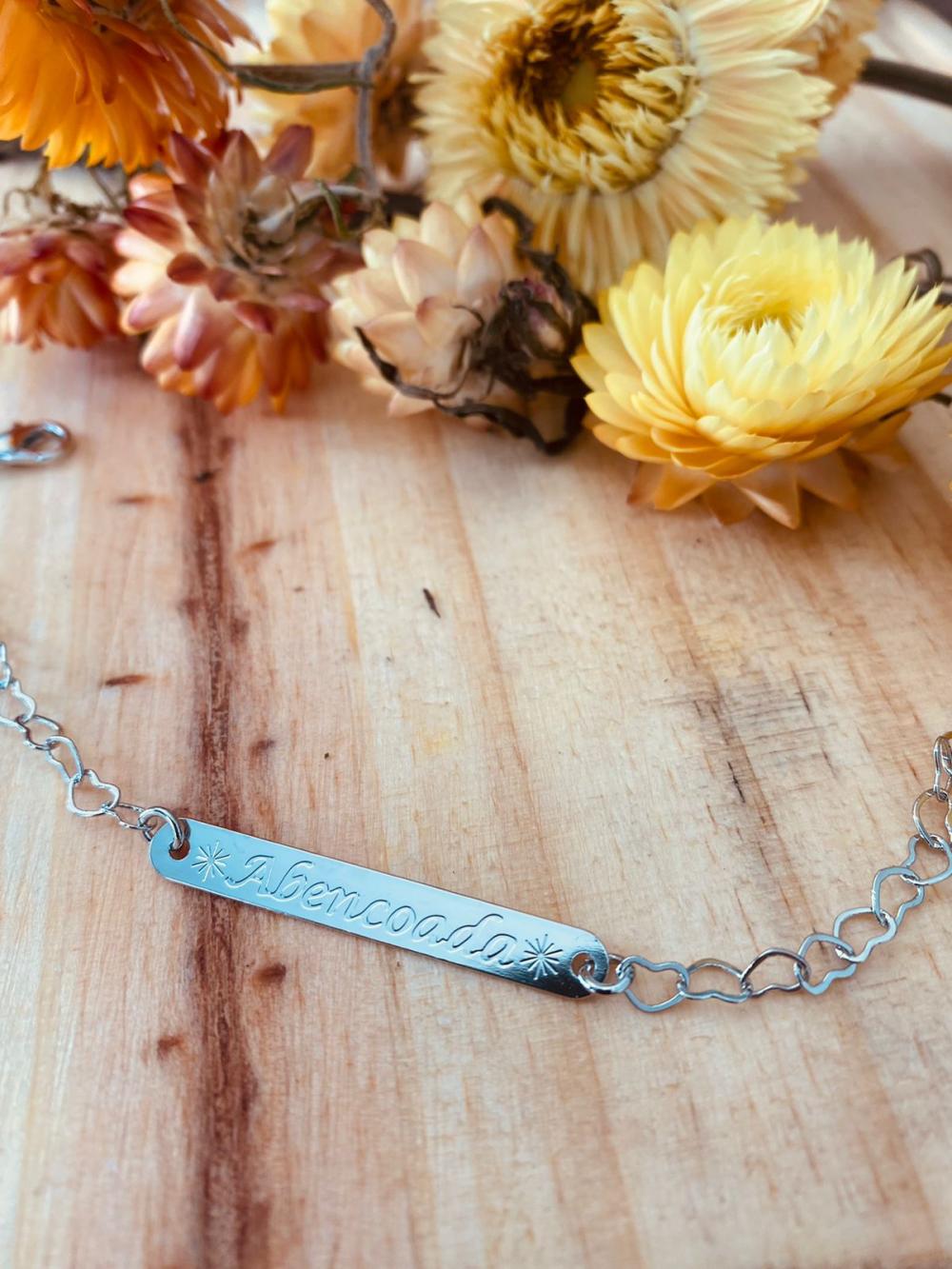 Pulseira Abençoada Corrente de Corações Banho Prata
