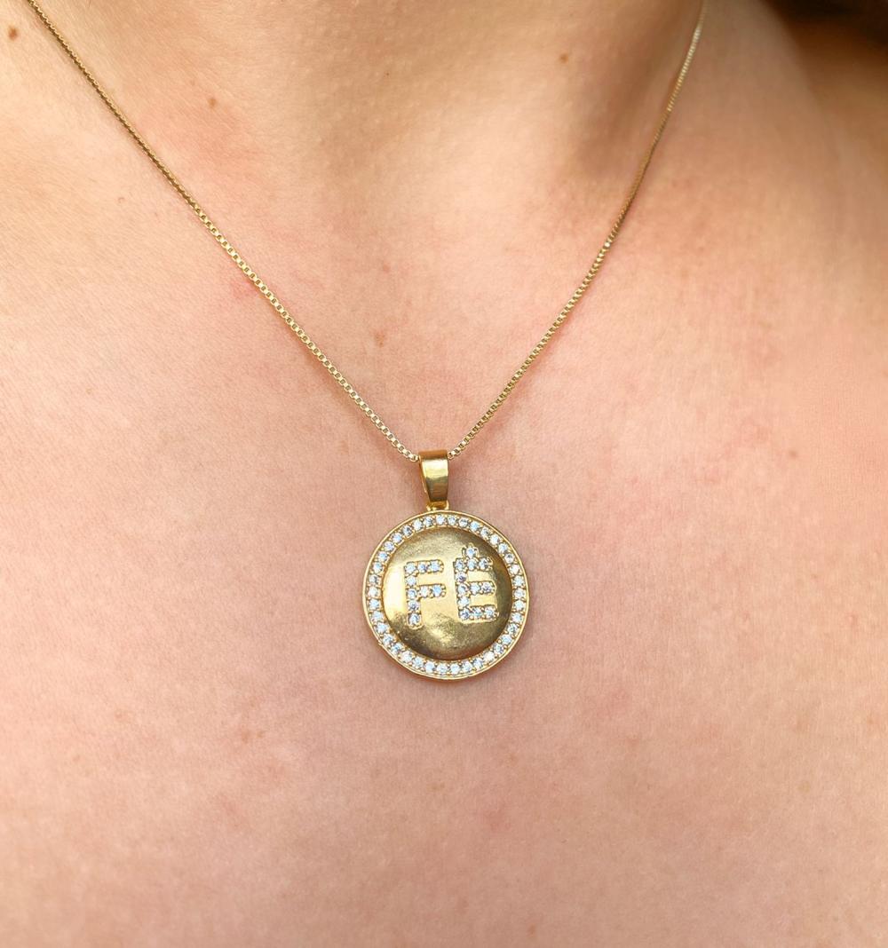 Colar veneziana com medalha da fé cravejada