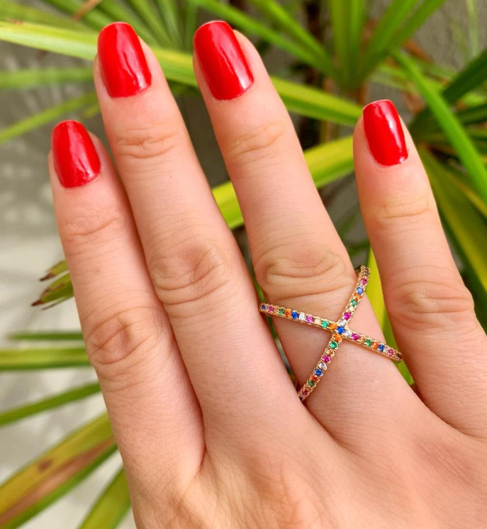 Anel cravejado em micro zirconias colors formato X