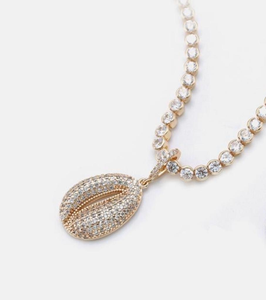 Gargantilha riviera cristal com pingente buzio cravejado