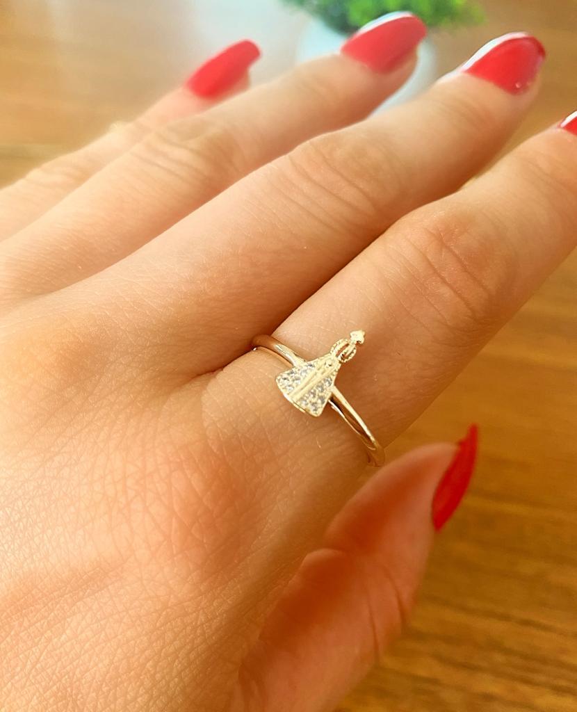 Anel fino com nossa senhora zirconia branca