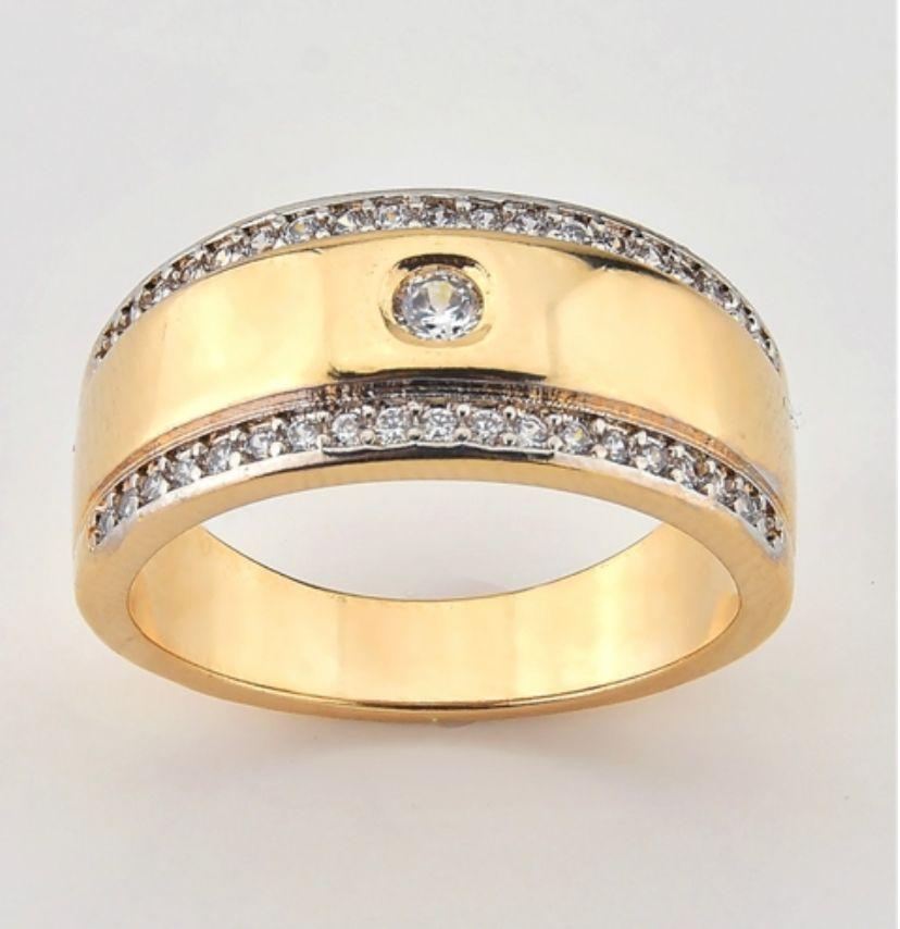 Anel aliança extremos cravejados e ponto de luz central