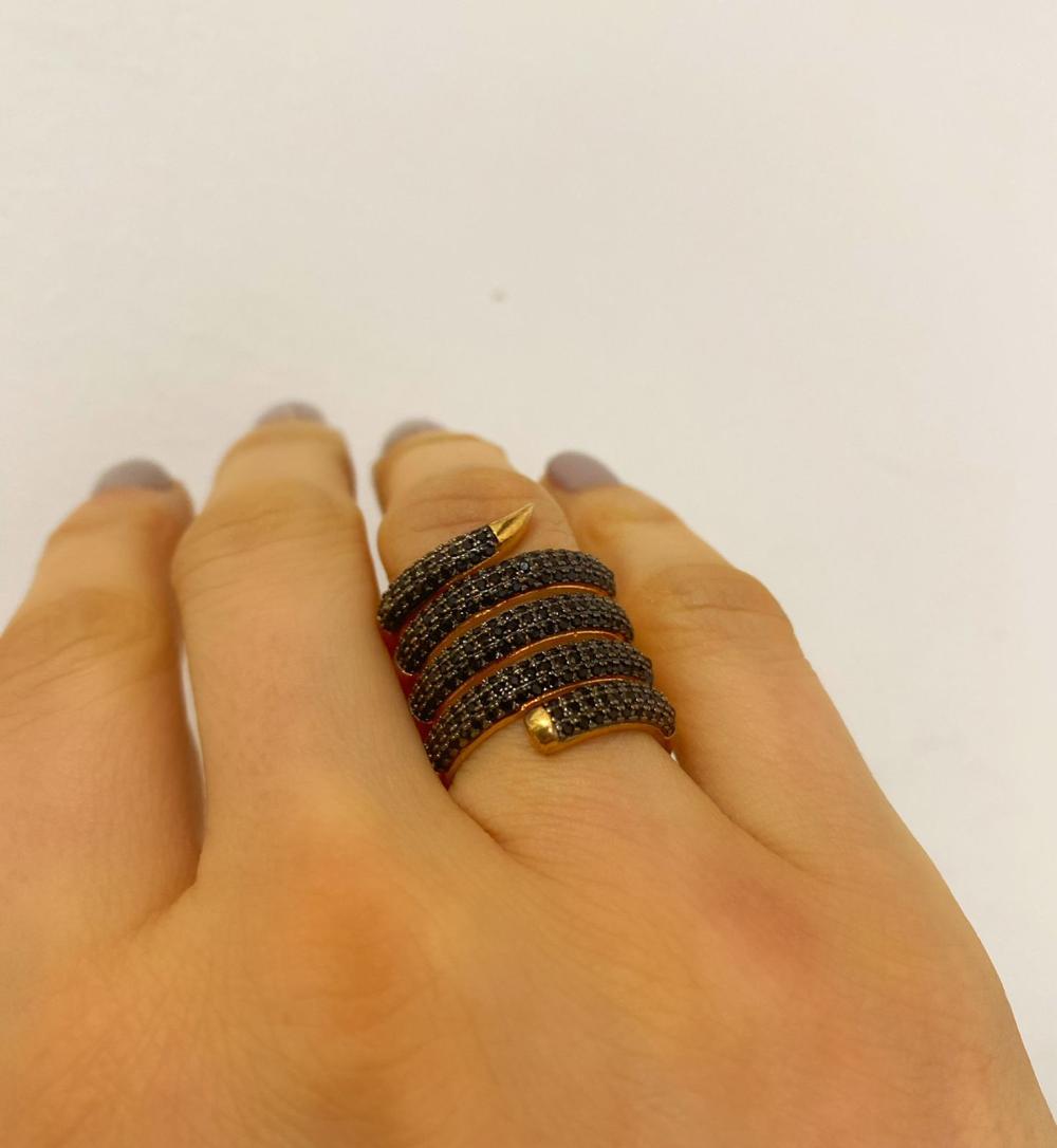 Anel cobra cravejado preto