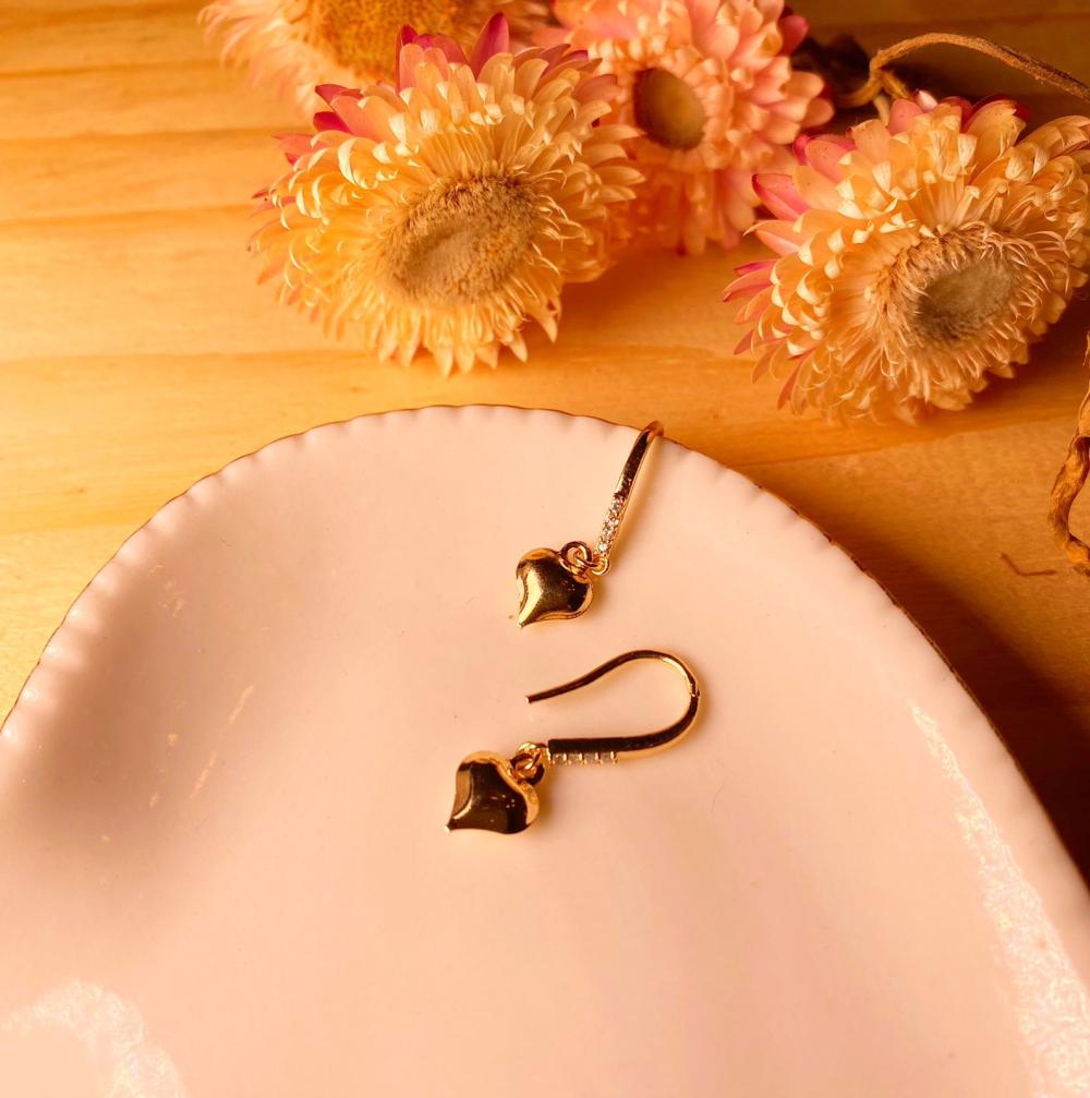 Brinco gancho com coração