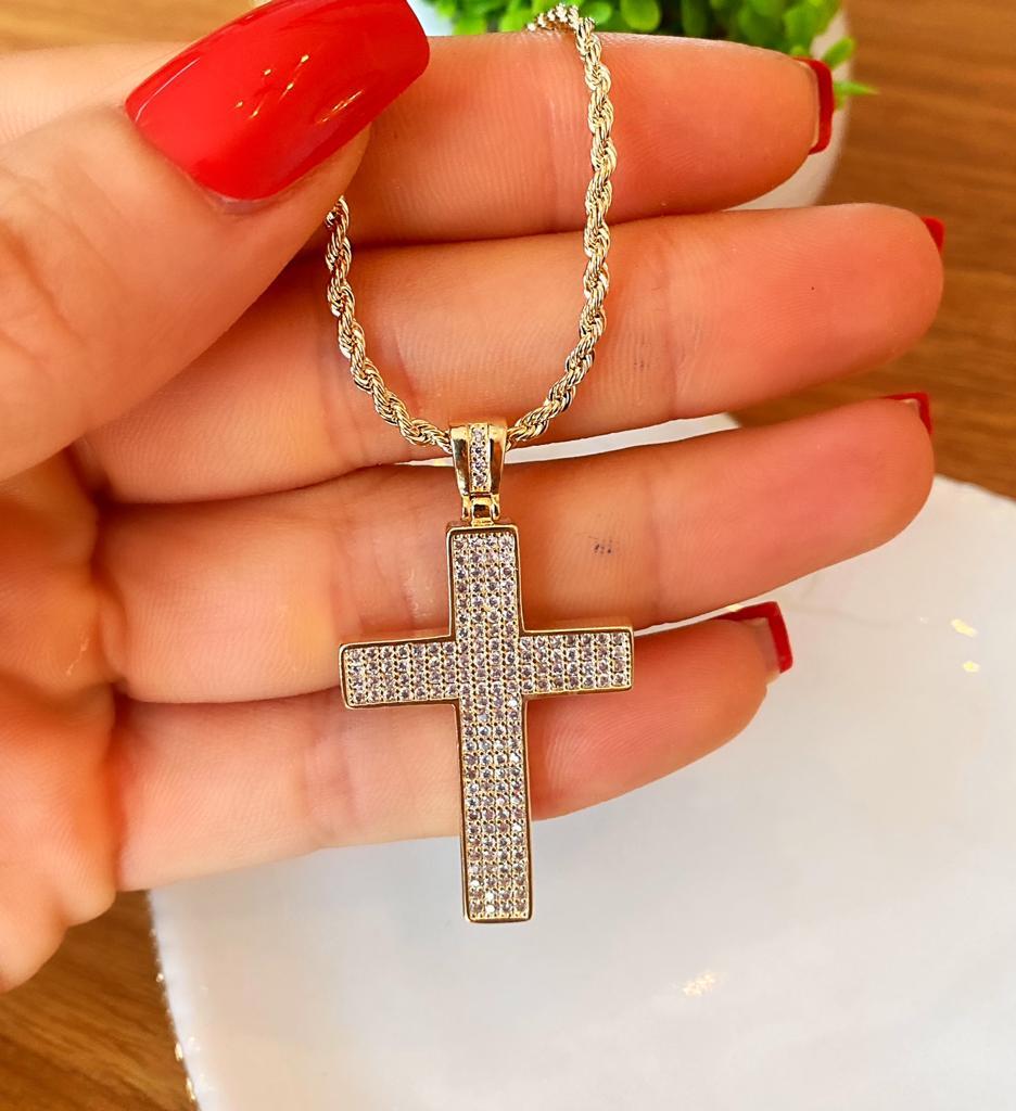 Cruz cravejada com cordao baiano