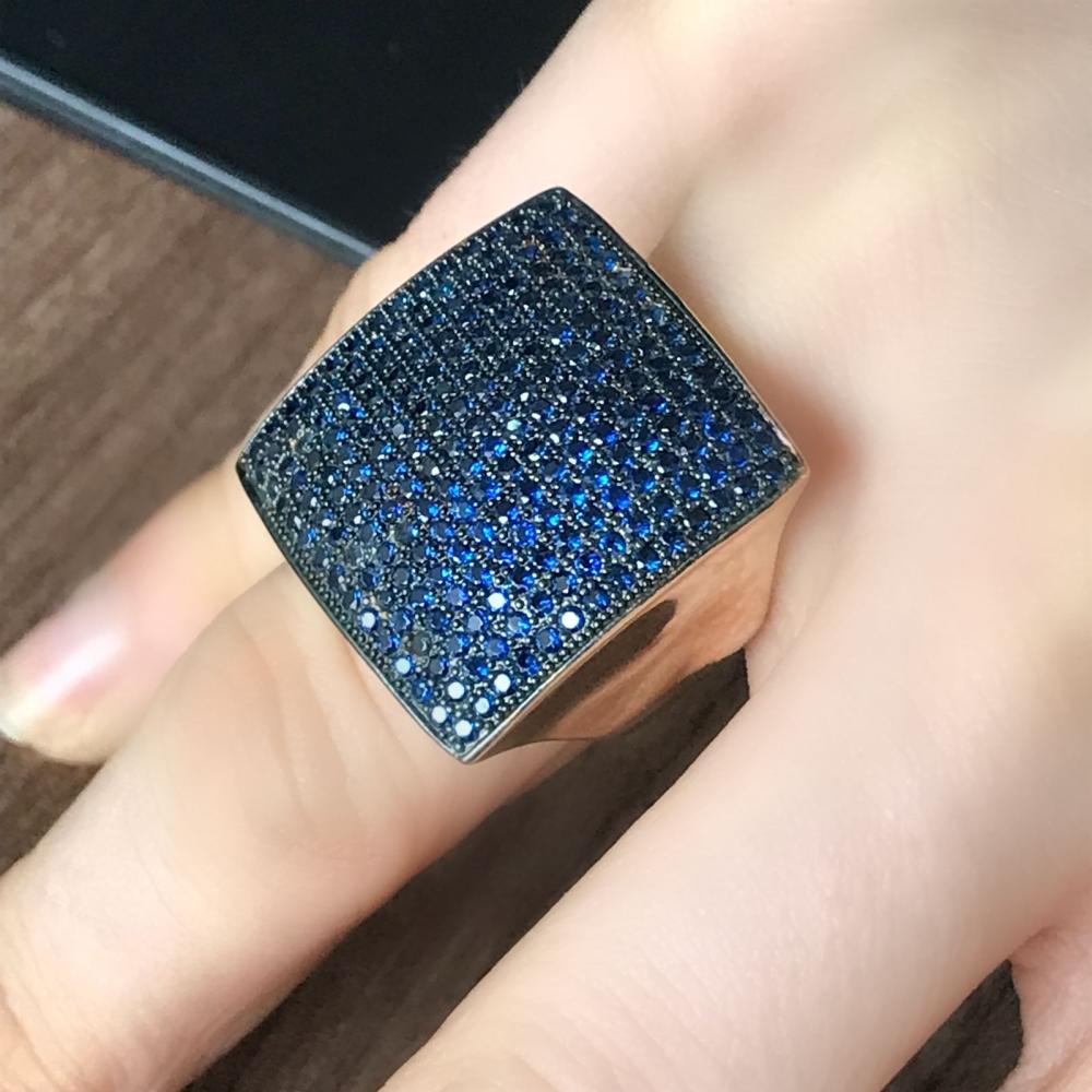 Anel quadrado cravejado azul