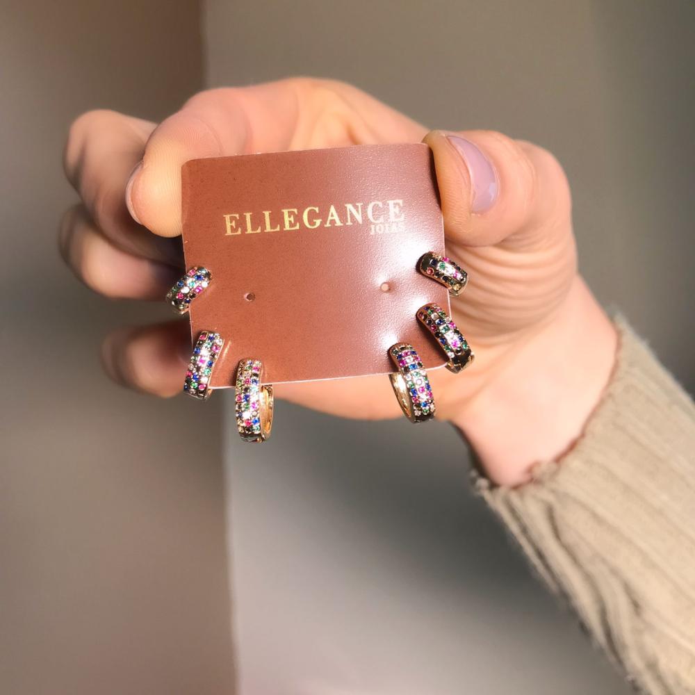 Brinco argola click cravejado pedras coloridas