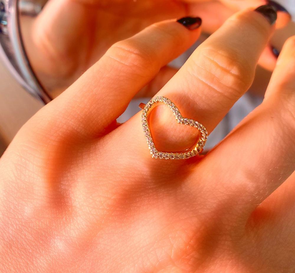 Anel coraçao cravejado vazado