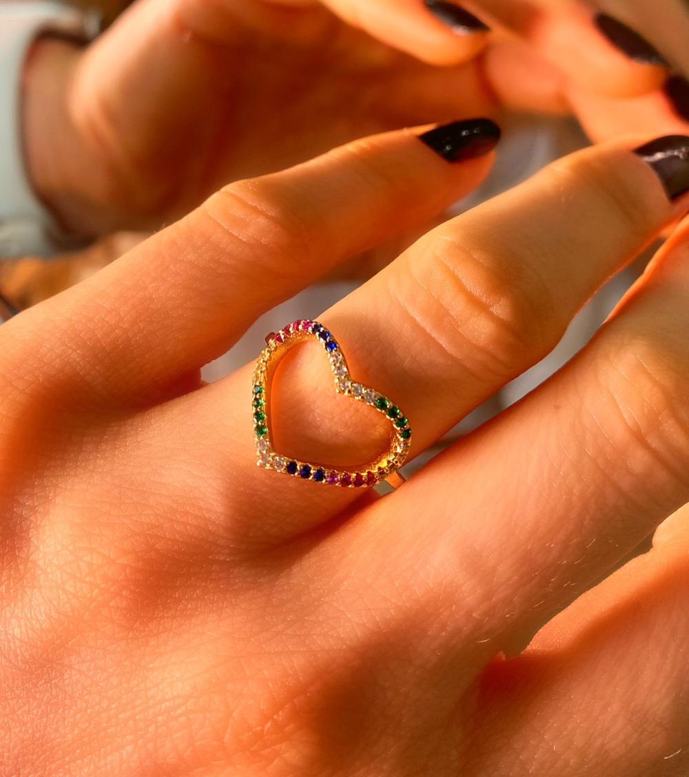 Anel coraçao cravejado vazado colorido