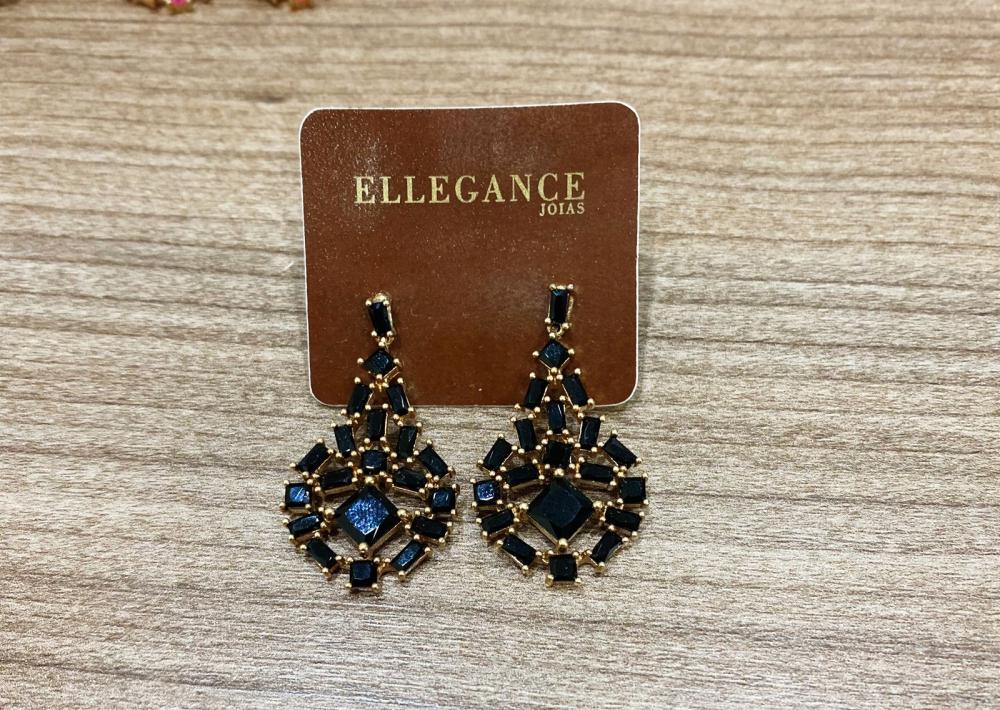 Brinco cristal gota quadradinhos preto