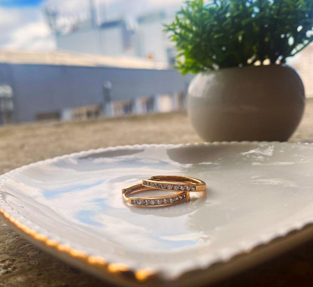 Brinco argola click 1 linha zirconias