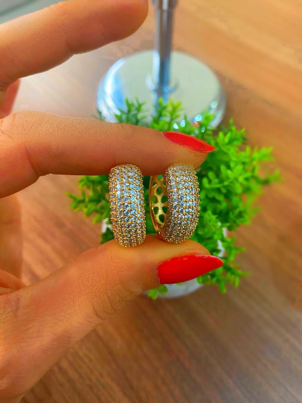 Brinco argola click cravejada G