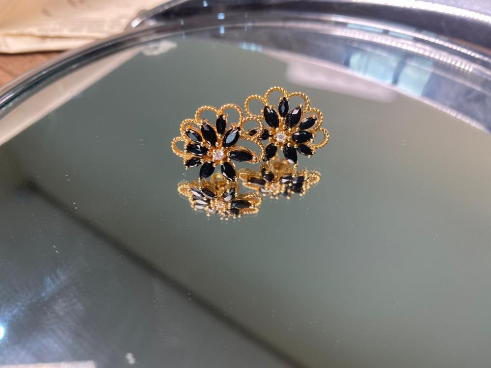 Brinco cristal flor preta