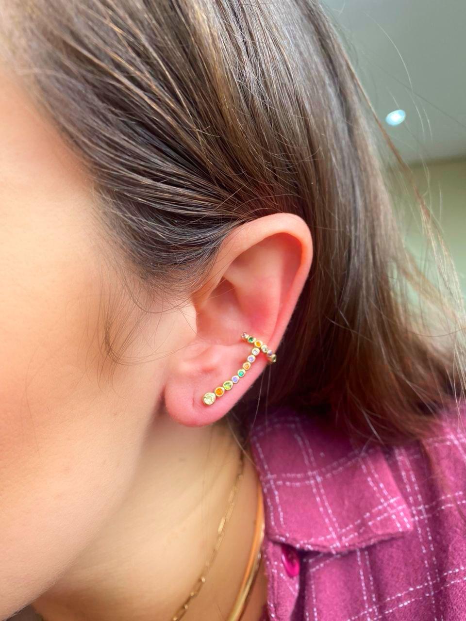 Brinco ear cuff ponto de luz colorido