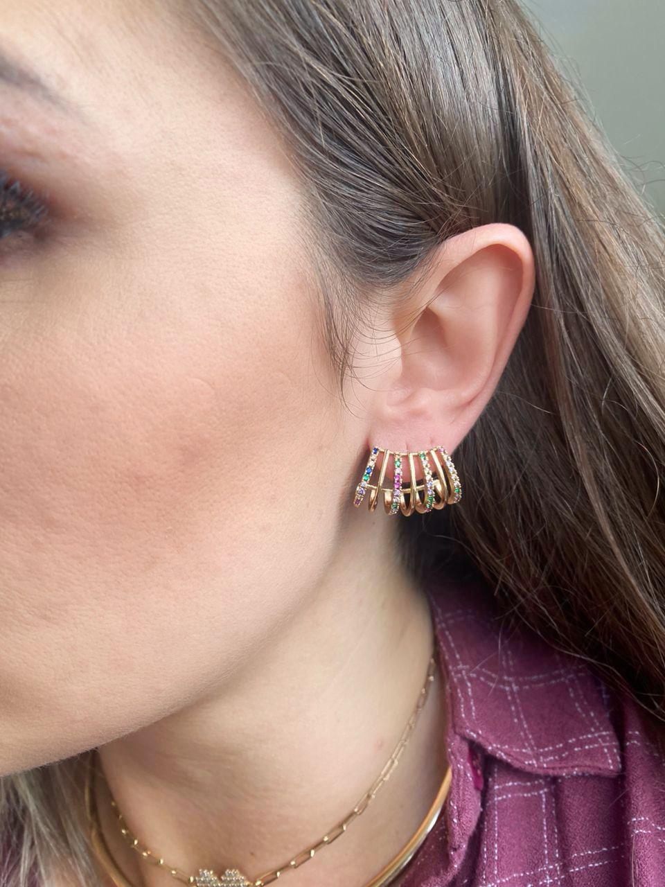 Brinco Ear Hook cravejado coloridos
