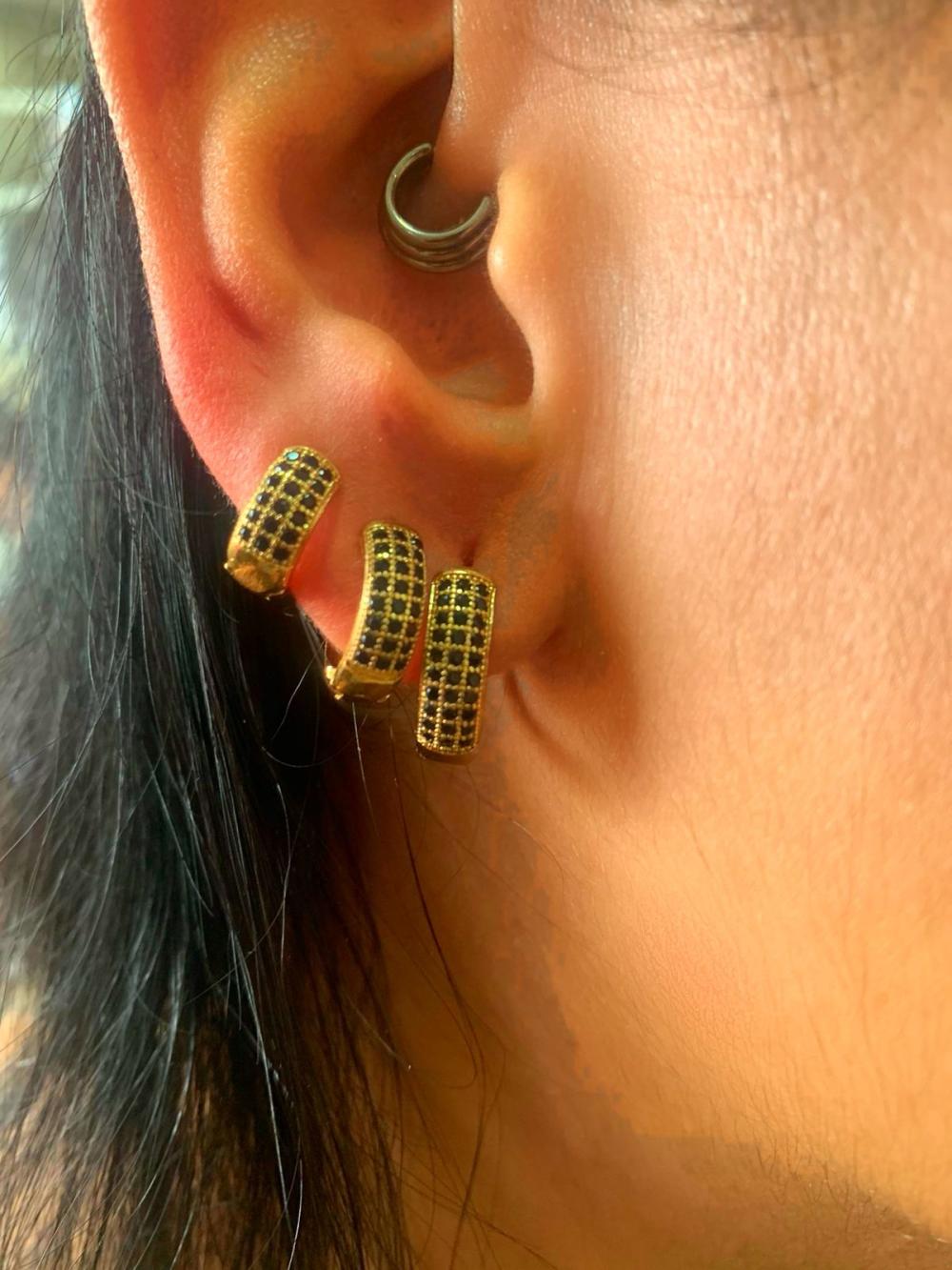 Brinco trio click cravejado preto