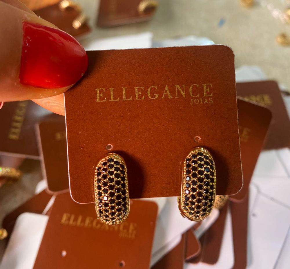 brinco médio  cravejado