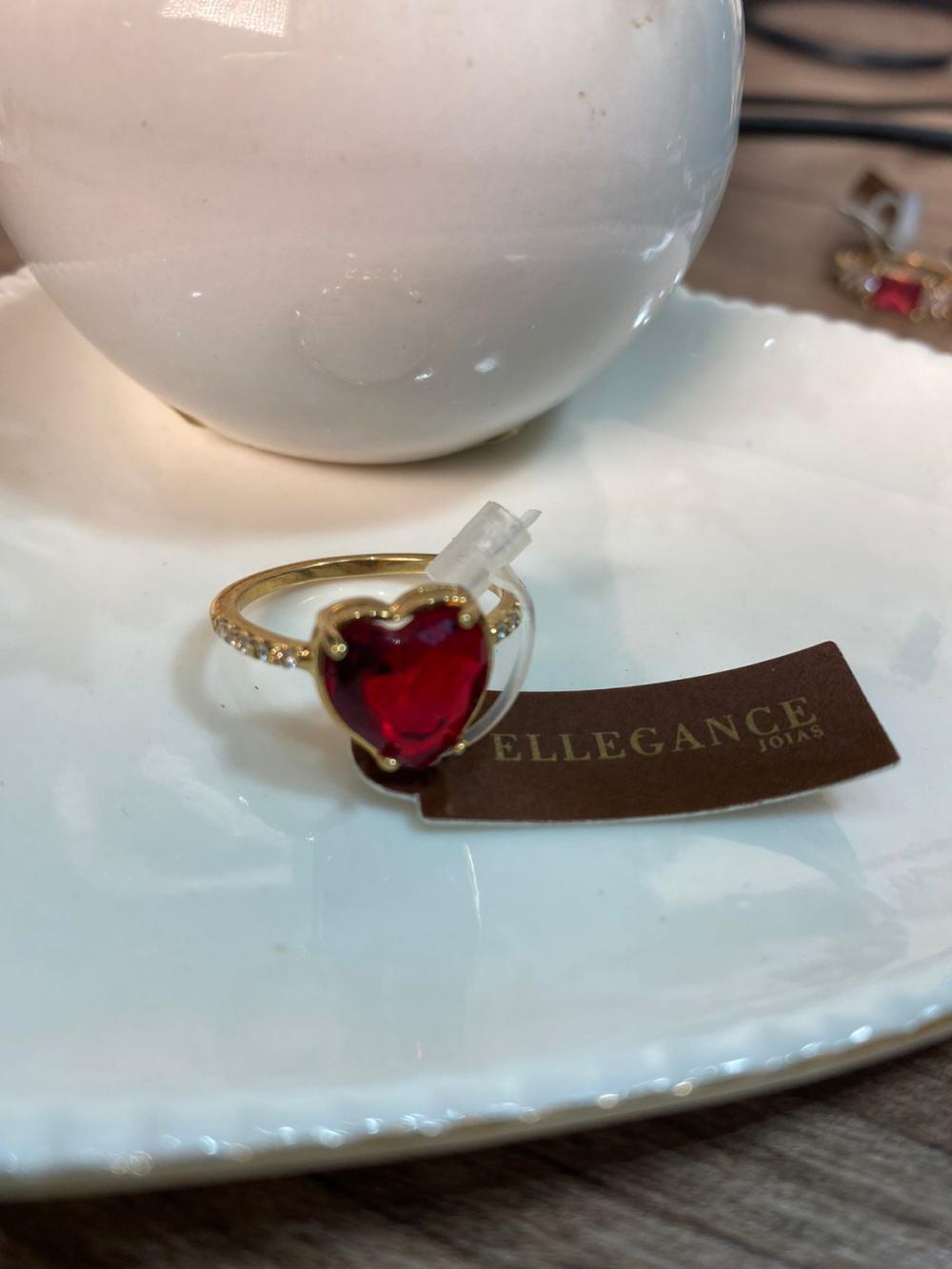 Anel Cravejado com Pedra Coração Verde 4 Garras