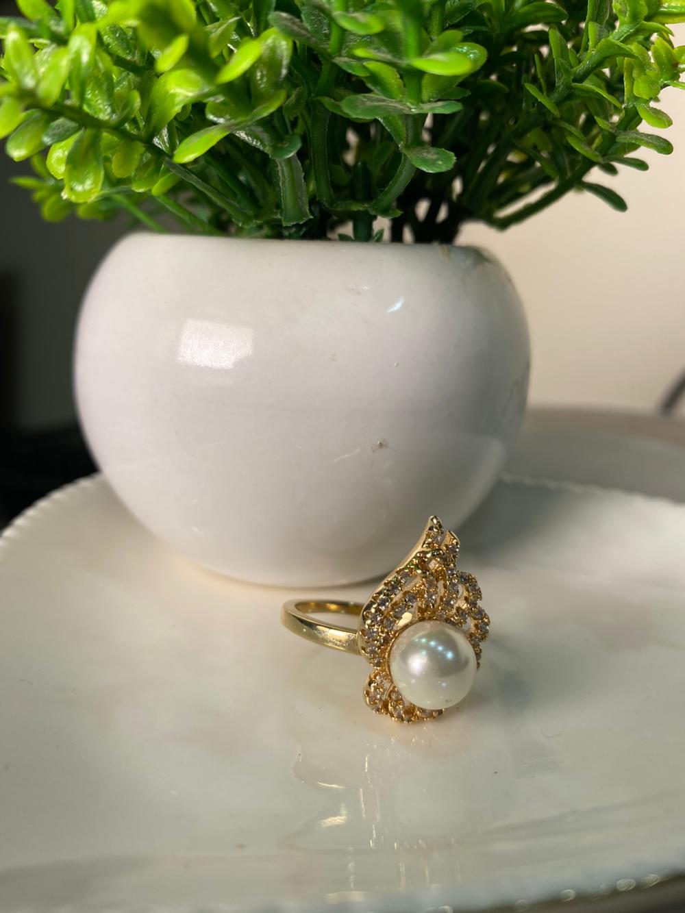 Anel cravejado com perola