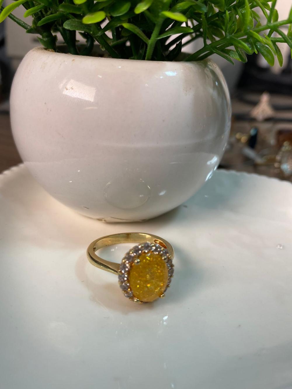 Anel cristal amarelo cravejado na volta