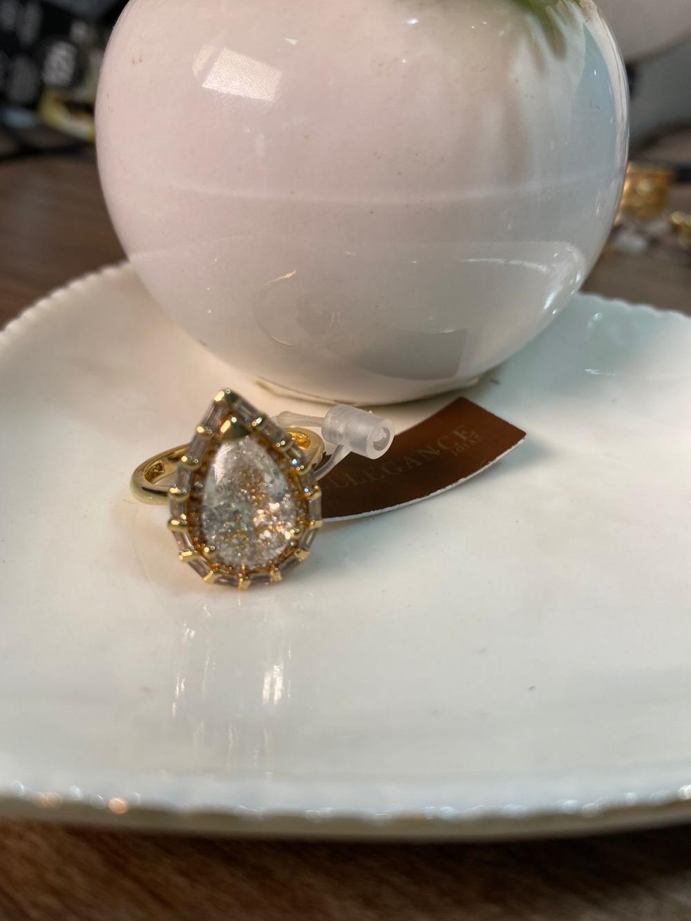 Anel cristal branco oval com detalhes