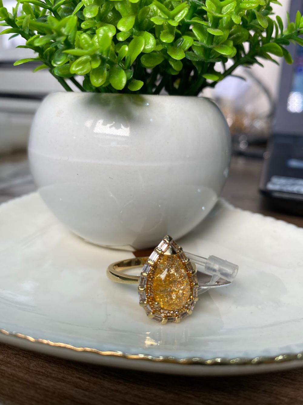 Anel cristal oval com detalhes