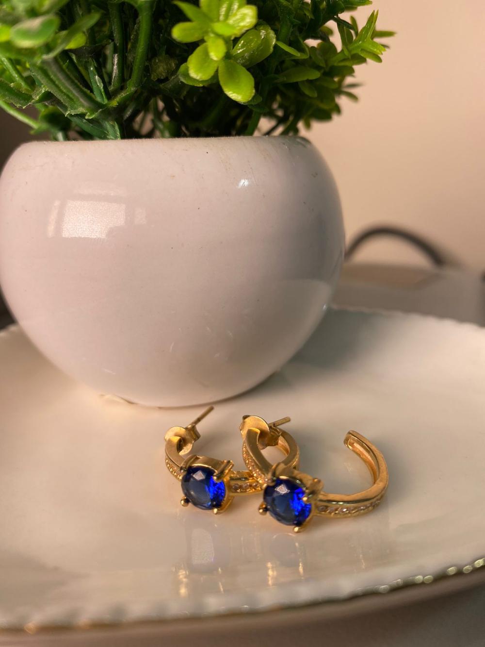 Brinco argolinha uma linha cravejada cristal redondo azul