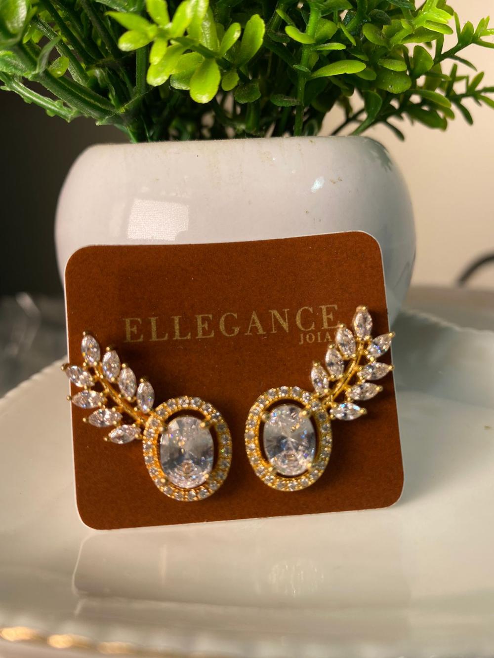 Brinco cristal redondo cravejado na volta folhas