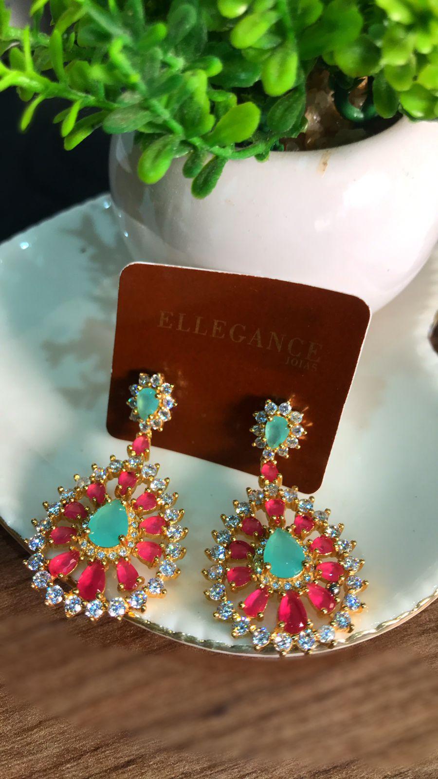 brinco longo cravejado