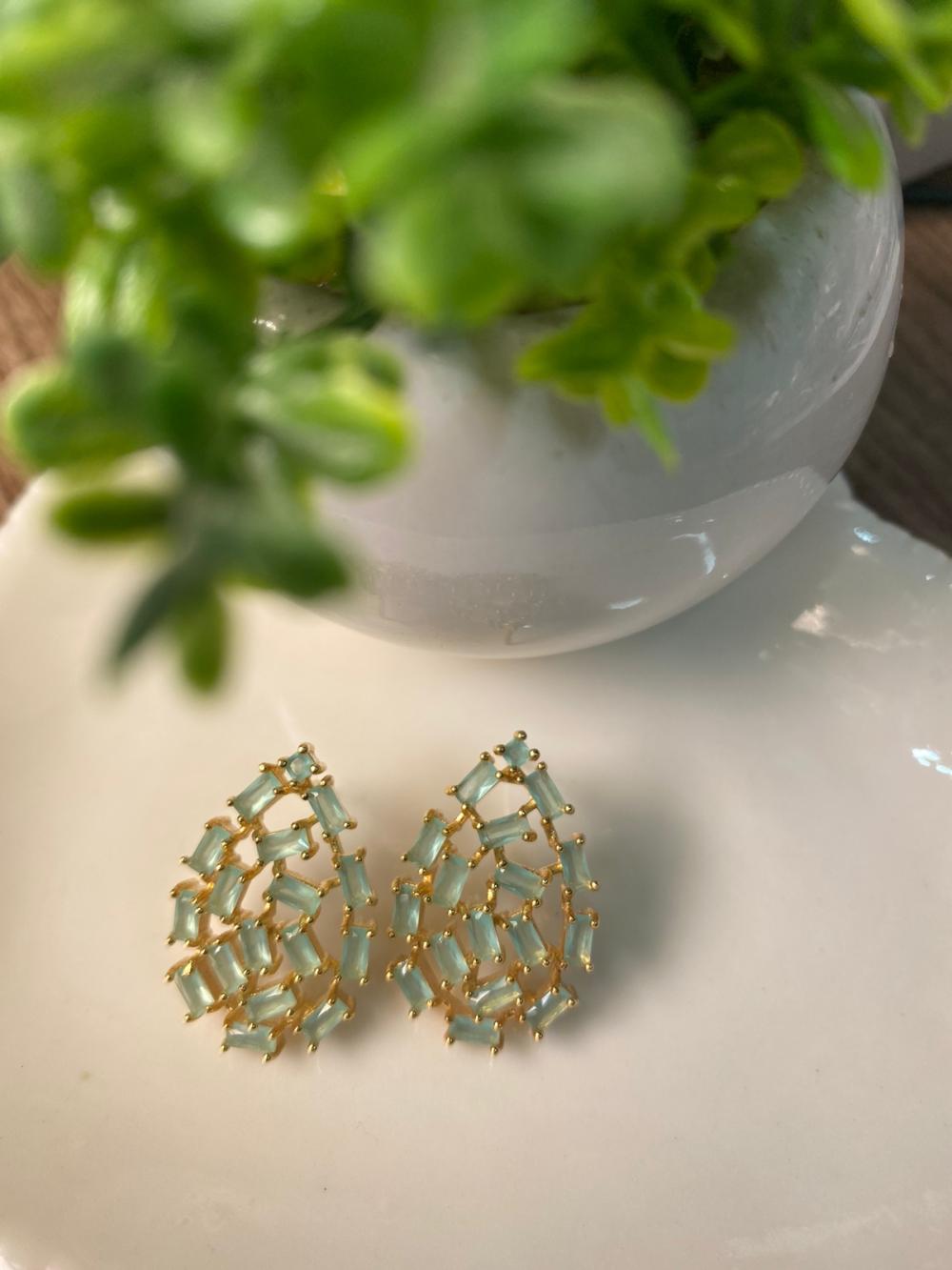 Brinco oval cristais azul bebe