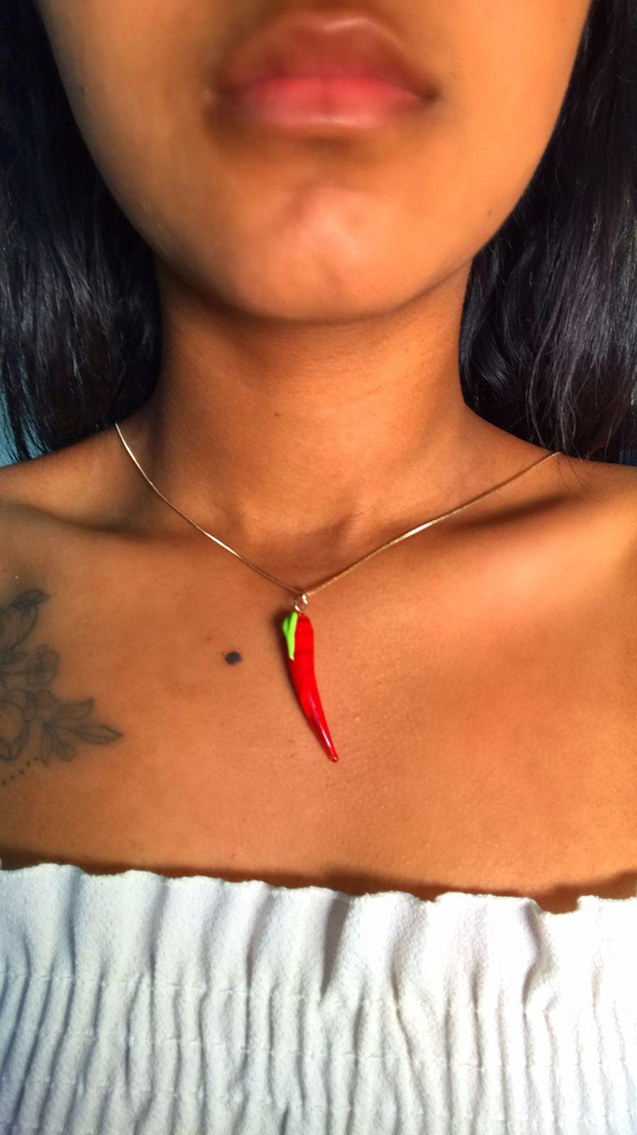 colar veneziana com  pimenta