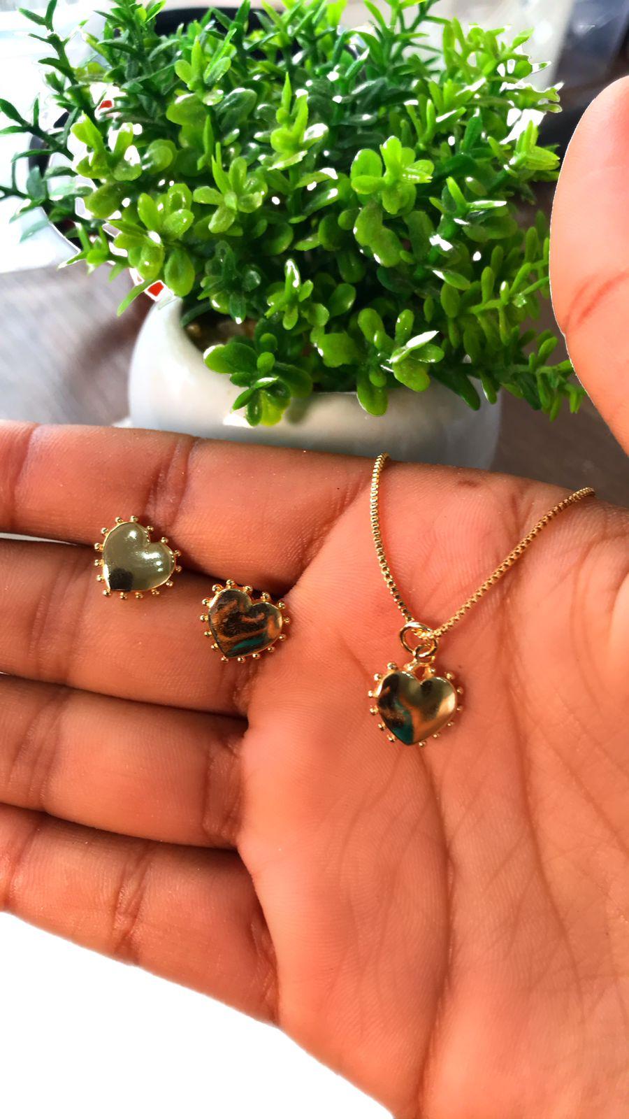 Conjunto chapinha de coração com esferas