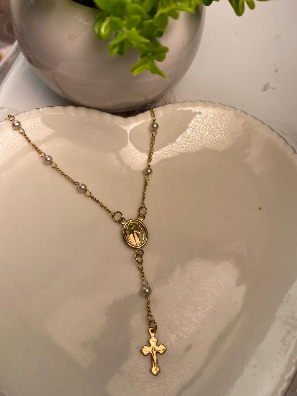 Pulseira corrente com perola pingentes nossa senhora e cruz