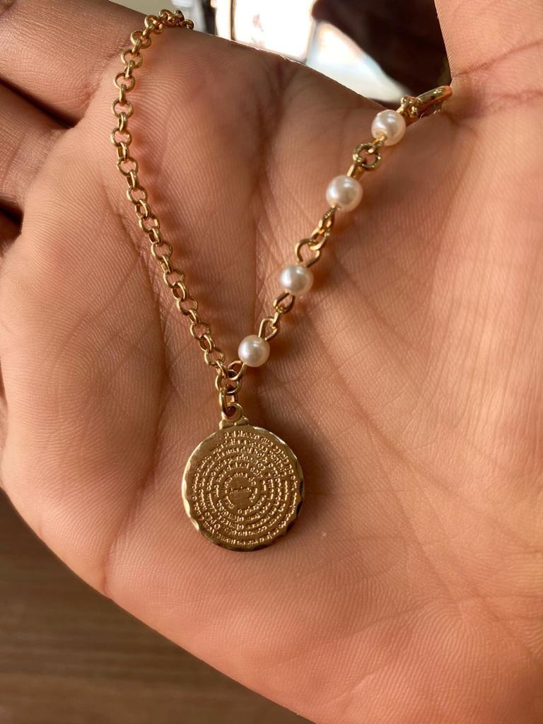 Pulseira elo portugues fino com perolas medalha