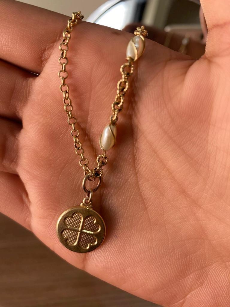 Pulseira medalha trevo de 4 folhas 3 perolas
