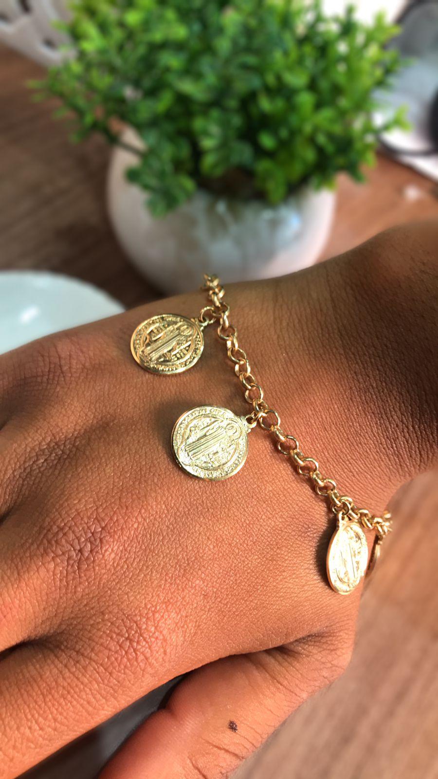 Pulseira medalhas são bento